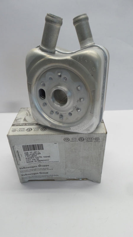 Original AUDI A2-A4 A6 VW Caddy Golf Passat Touran T5 Motorölkühler 028117021L