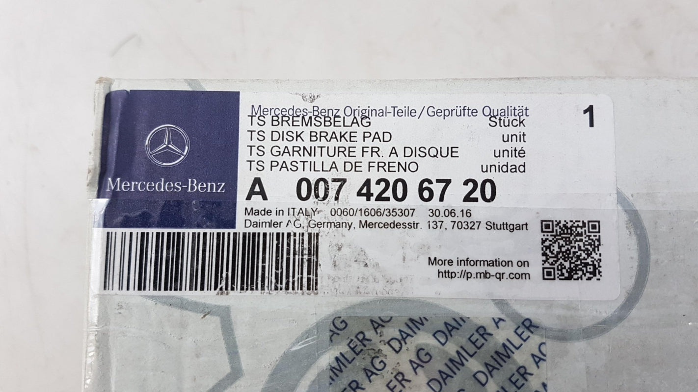 Original OE MERCEDES-BENZ Bremsbeläge A0074206720