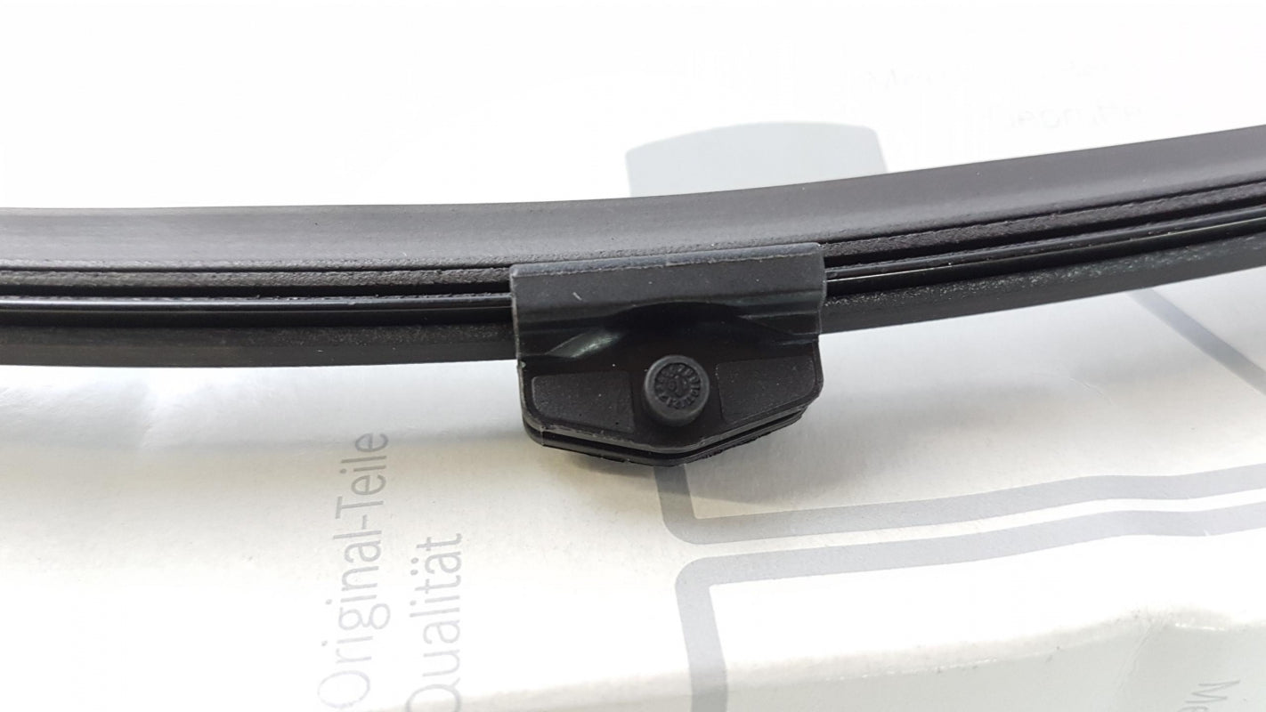 Original OE MERCEDES-BENZ Wischerblatt (1st) A2058208702