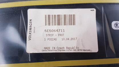 Original SKODA Octavia III 5E Ladekantenschutz schwarz 5E5064711