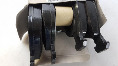 Original AUDI A8 TT RS4 VW Golf Bremsbeläge Bremsklötze vorne 8D0698151D