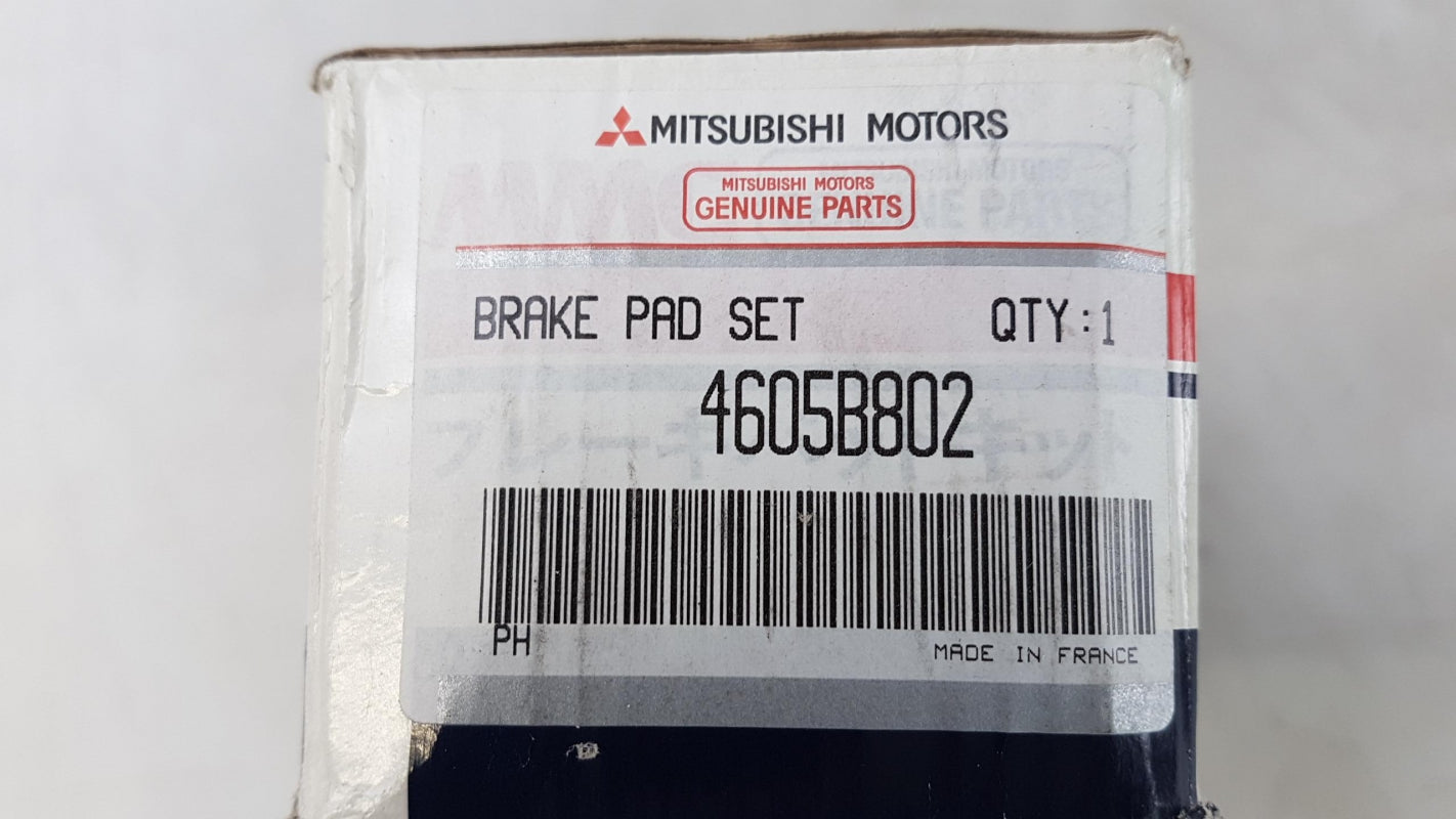 Original OE MITSUBISHI Bremsbeläge 4605B802