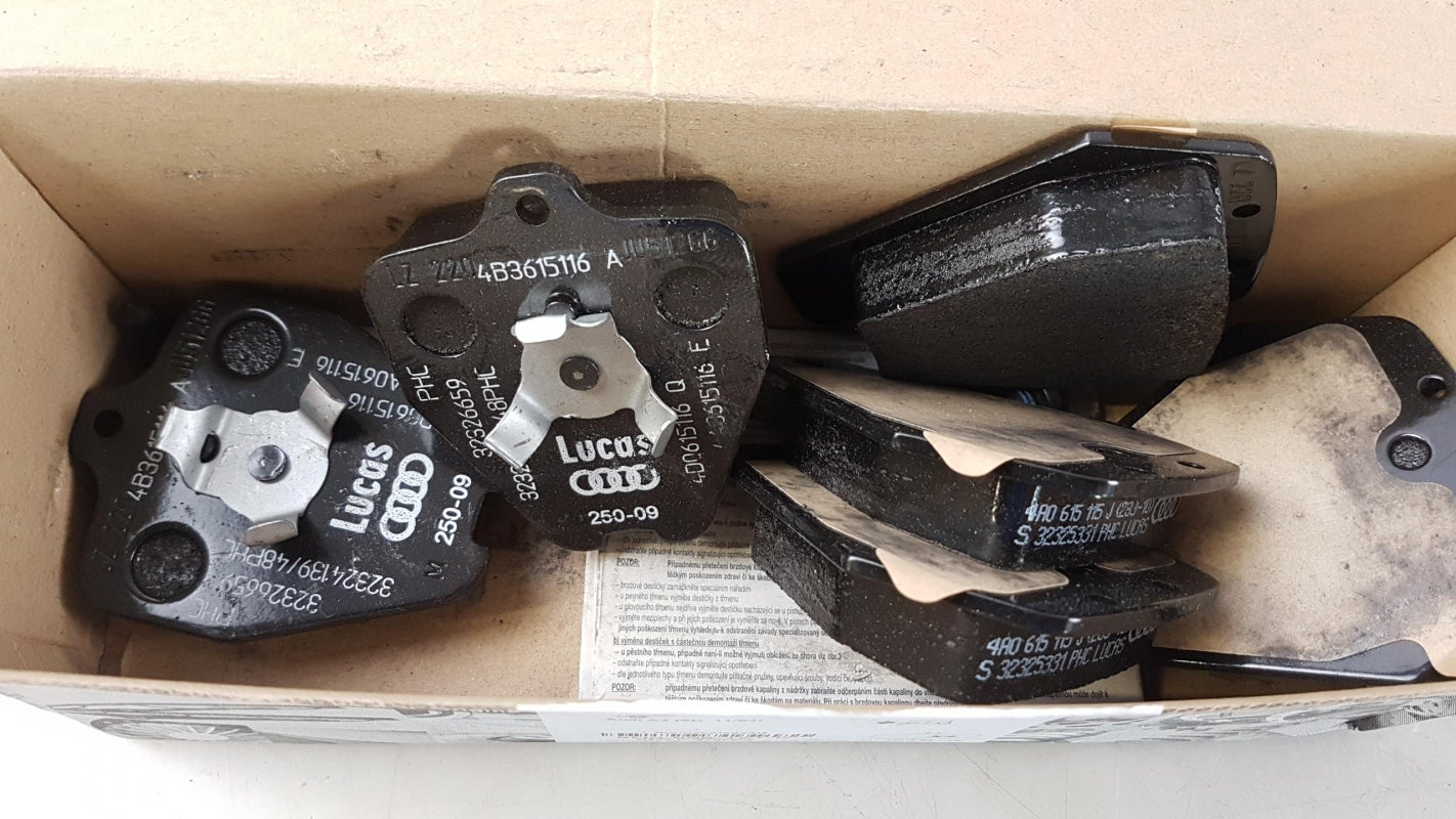 Original AUDI A4 (8D) Bremsbeläge Bremsklötze Vorne 8D0698151K