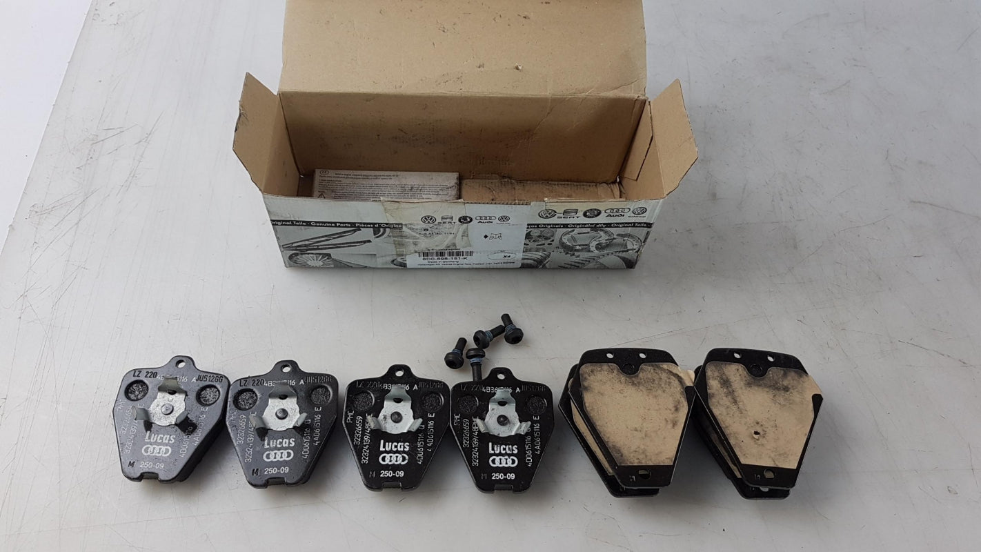 Original AUDI A4 (8D) Bremsbeläge Bremsklötze Vorne 8D0698151K