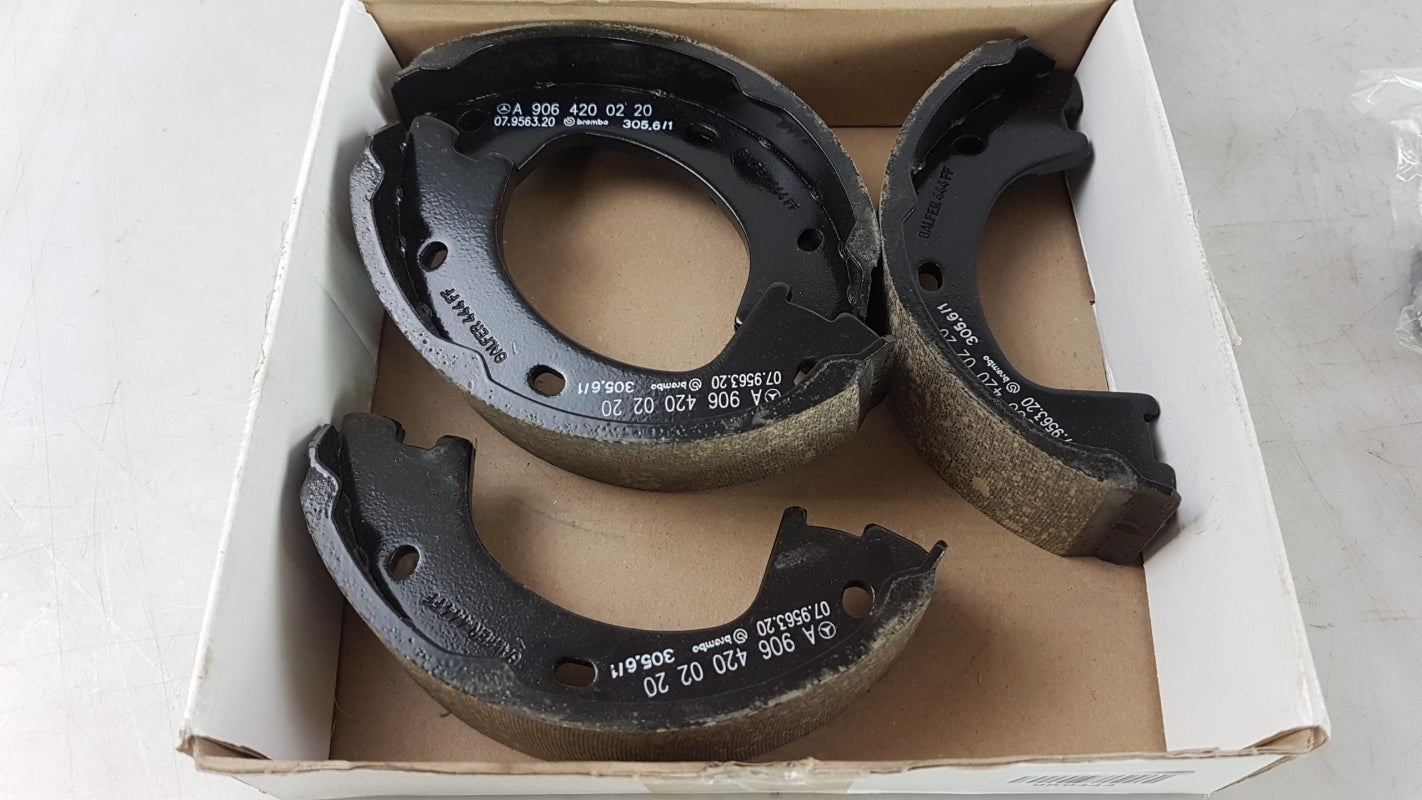 Original OE Volkswagen Bremsbackensatz 2E0698525D