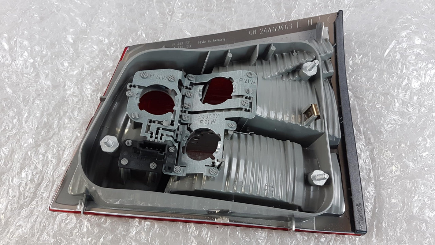 Original OPEL Vectra-C Heckleuchte ohne Lampenträger innen links 93177997