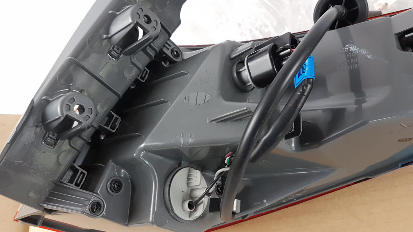 Original OE HYUNDAI/KIA Heckleuchte 924013Z500