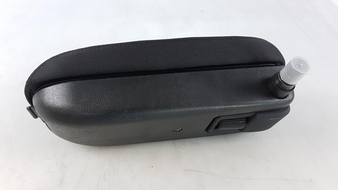 Original HYUNDAI I20 C8 2014-2018 Armlehne C8161ADE00