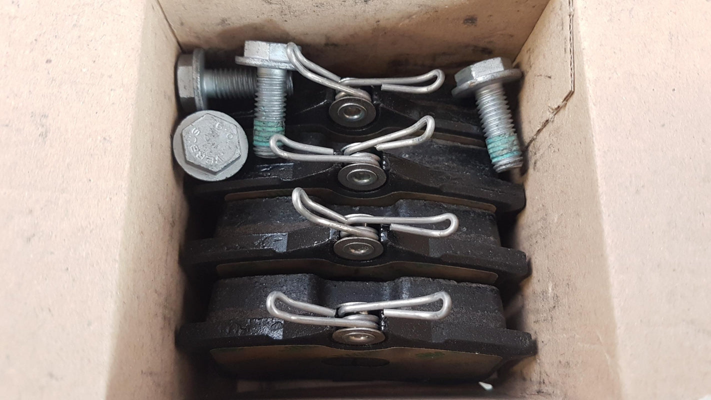 Original VW Passat SKODA Superb Bremsbeläge Bremsklötze hinten 3B0698451A