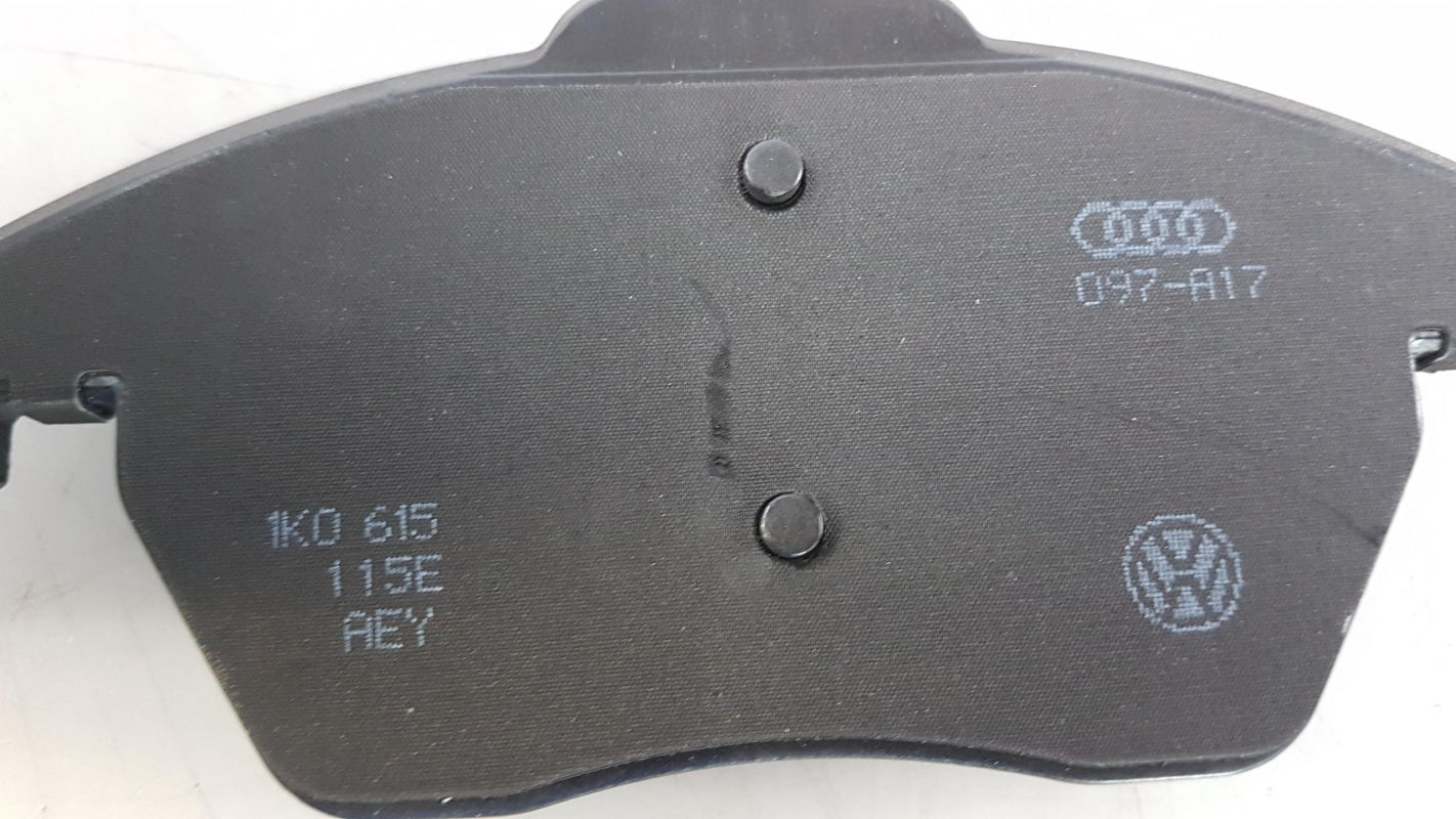 Original AUDI A1 A3 VW Golf V VI Bremsbeläge mit Warnkontakt Vorne 5K0698151