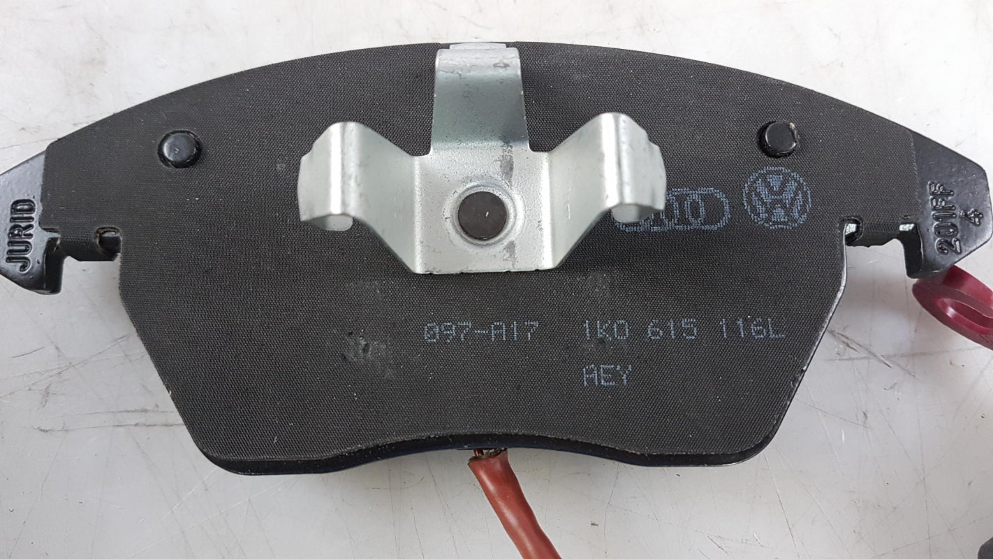 Original AUDI A1 A3 VW Golf V VI Bremsbeläge mit Warnkontakt Vorne 5K0698151