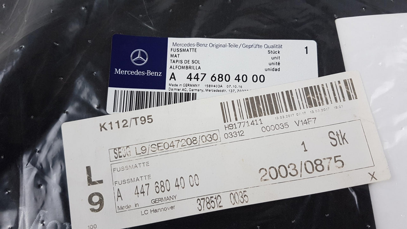 Original OE MERCEDES-BENZ Fußmattensatz A4476804000