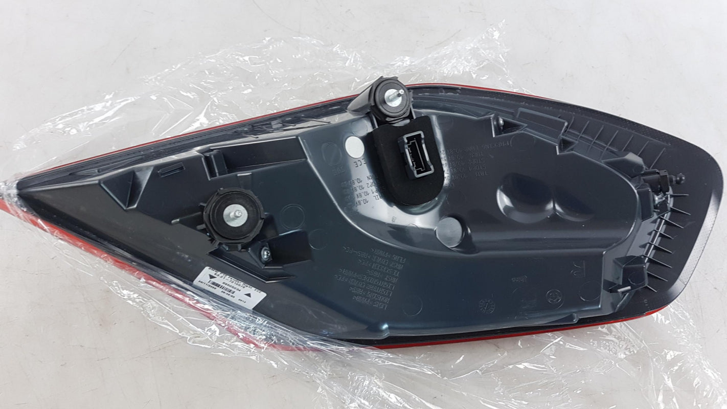 Original BMW 6 F06 F12 F13 Heckleuchte Rückleuchte Seitenwand Rechts 63217210576