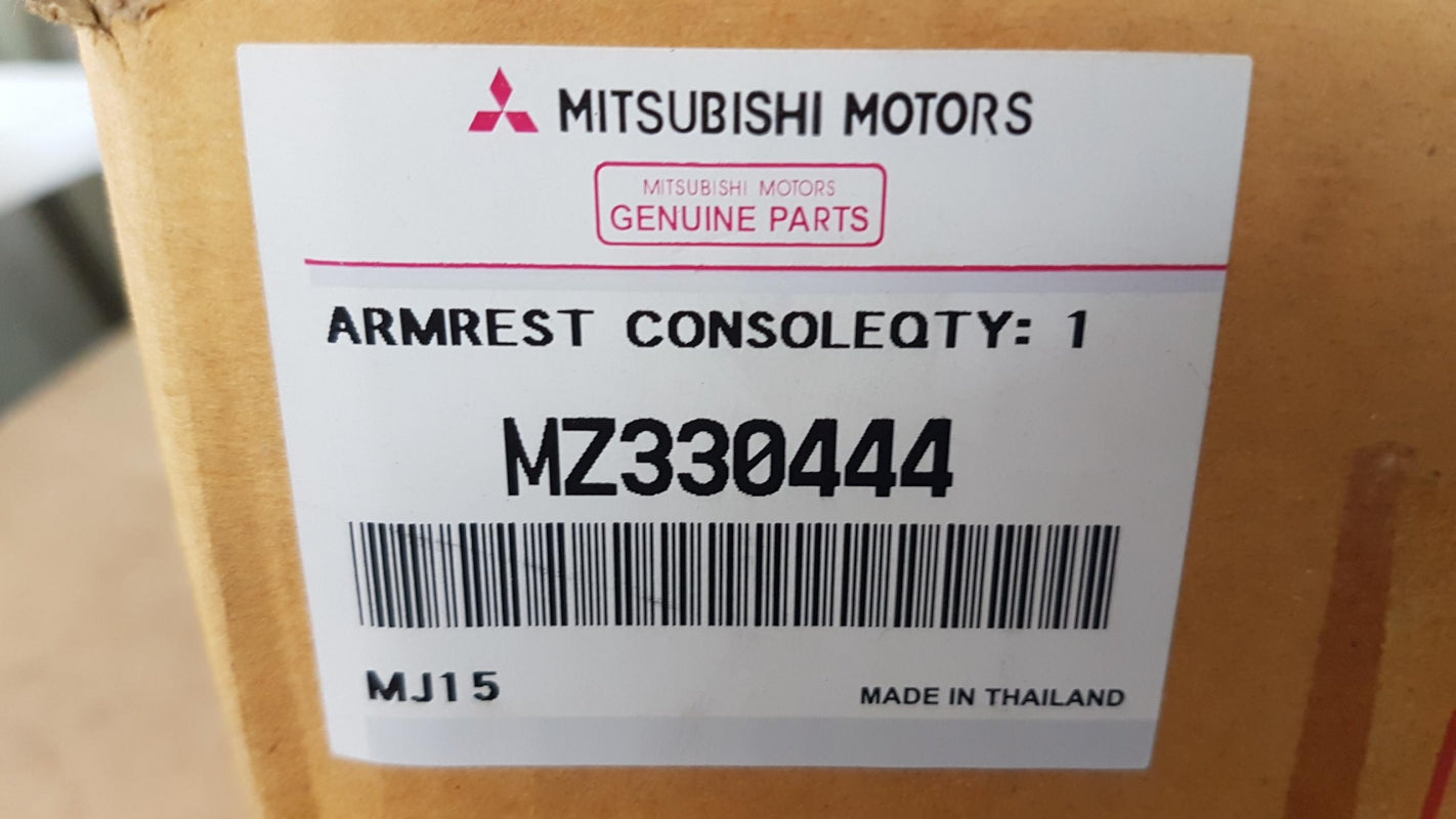 Original MITSUBISHI Mirage G4 2018 >  Armlehne Textil Schwarz MZ330444