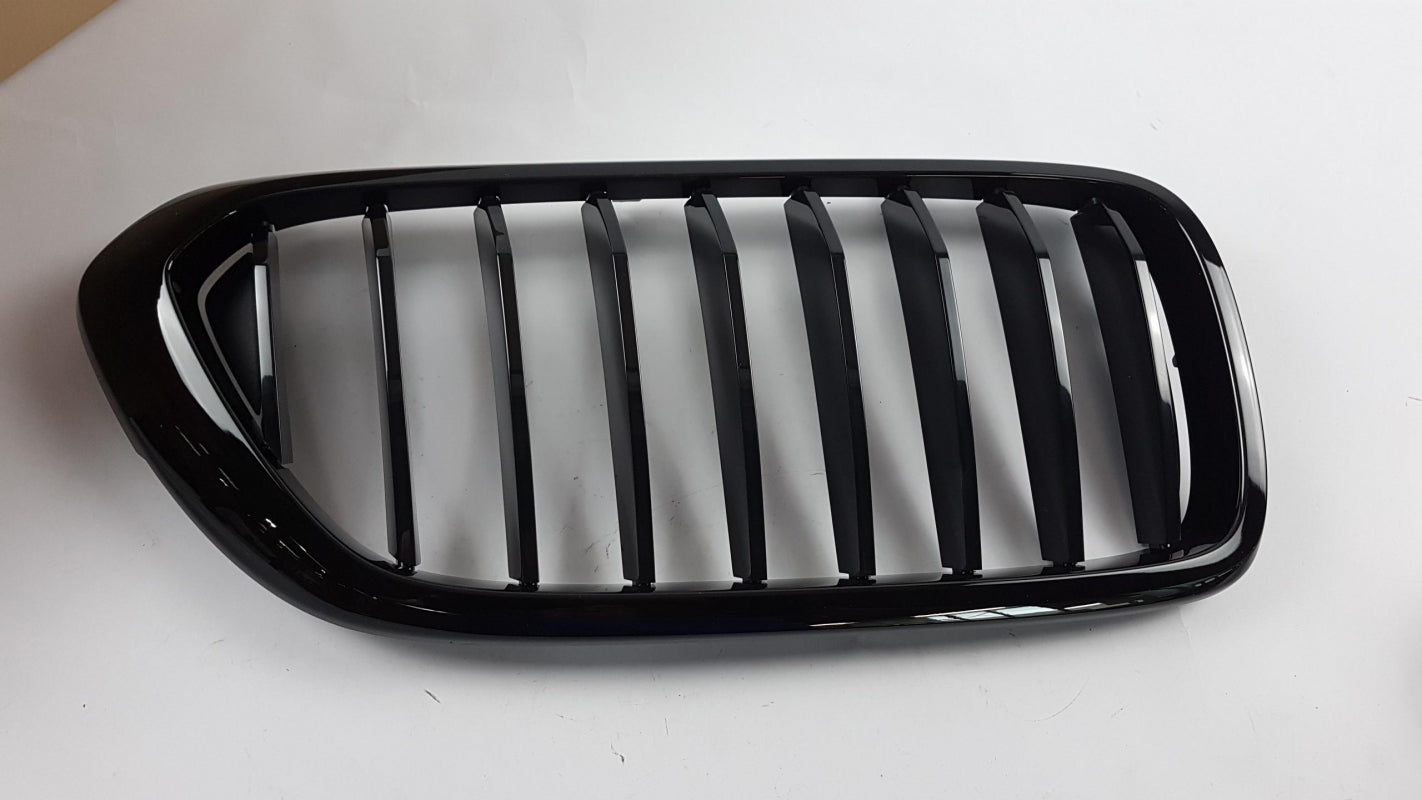 Original BMW 6' G32 GT Frontziergitter M Performance Rechts 51712445002