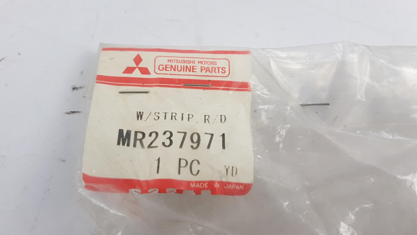 Original OE MITSUBISHI Türdichtung MR237971