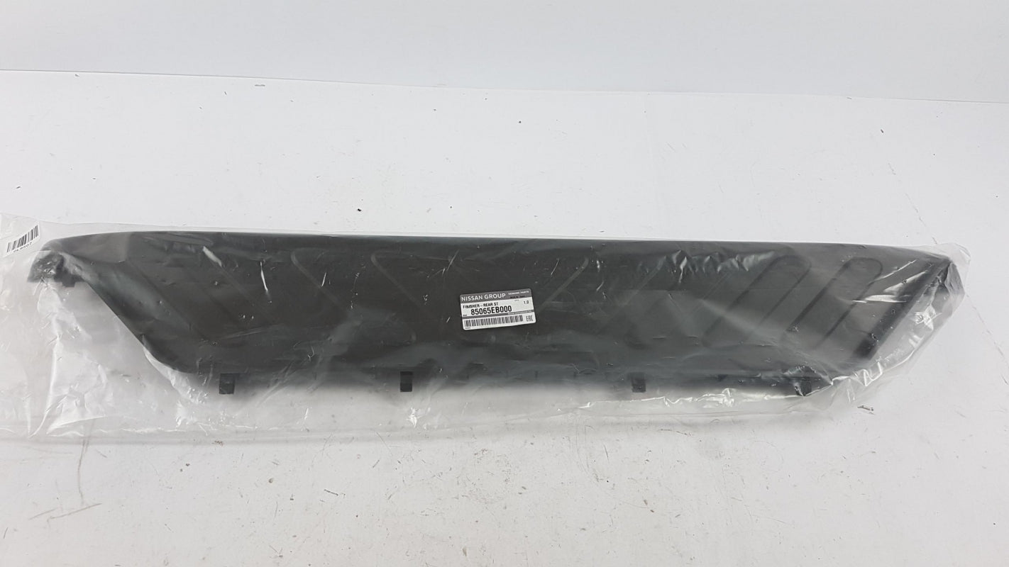 Original OE NISSAN Stoßstangen Zierleiste 85065EB000