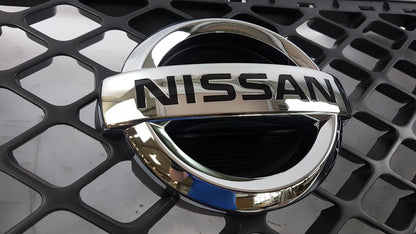 Original NISSAN Navara '05-'06 Pathfinder '07-'10 Kühlergitter 62310EB00A