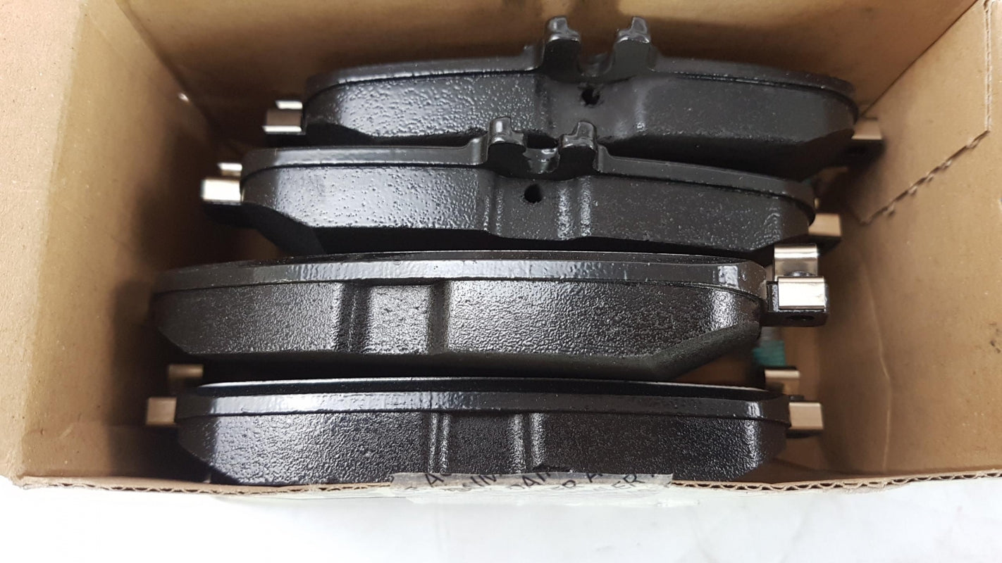 Original OE MERCEDES-BENZ Bremsbeläge A0004205602