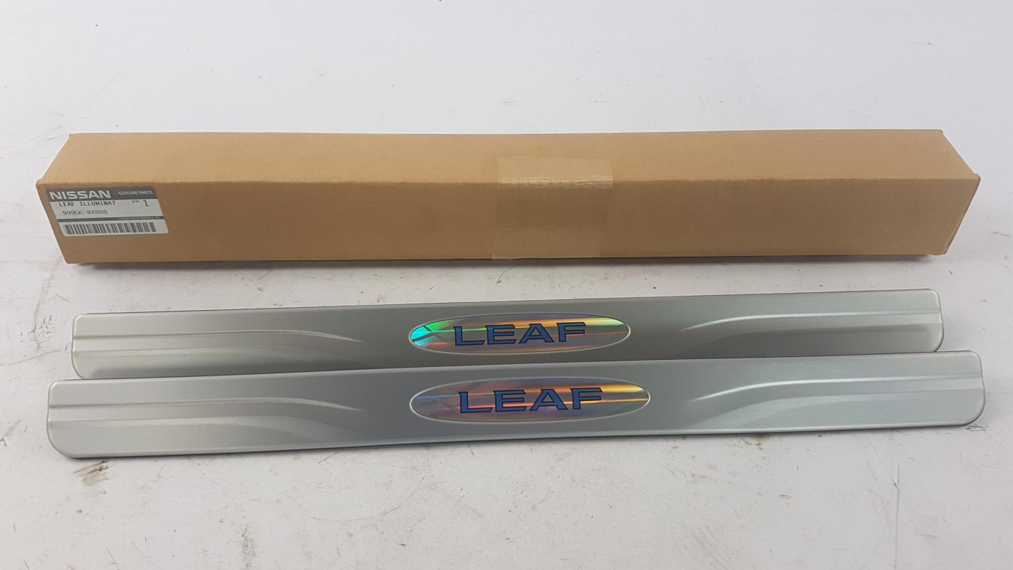 Original OE NISSAN Einstiegsleisten Satz 999G68X000