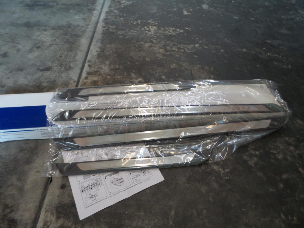 Original VW Passat Einstiegsleiste 4 stück Edelstahl vorne+hinten 3AE071303