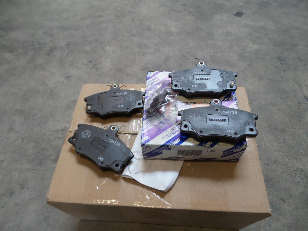 Original FIAT Seicento Punto ALFA ROMEO 145 LANCIA Bremsbeläge vorne 5892735