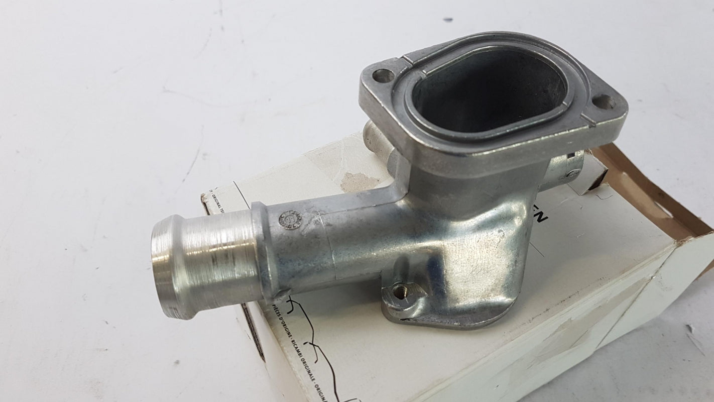 Original OE Volkswagen Kühlwasserflansch 038121133A