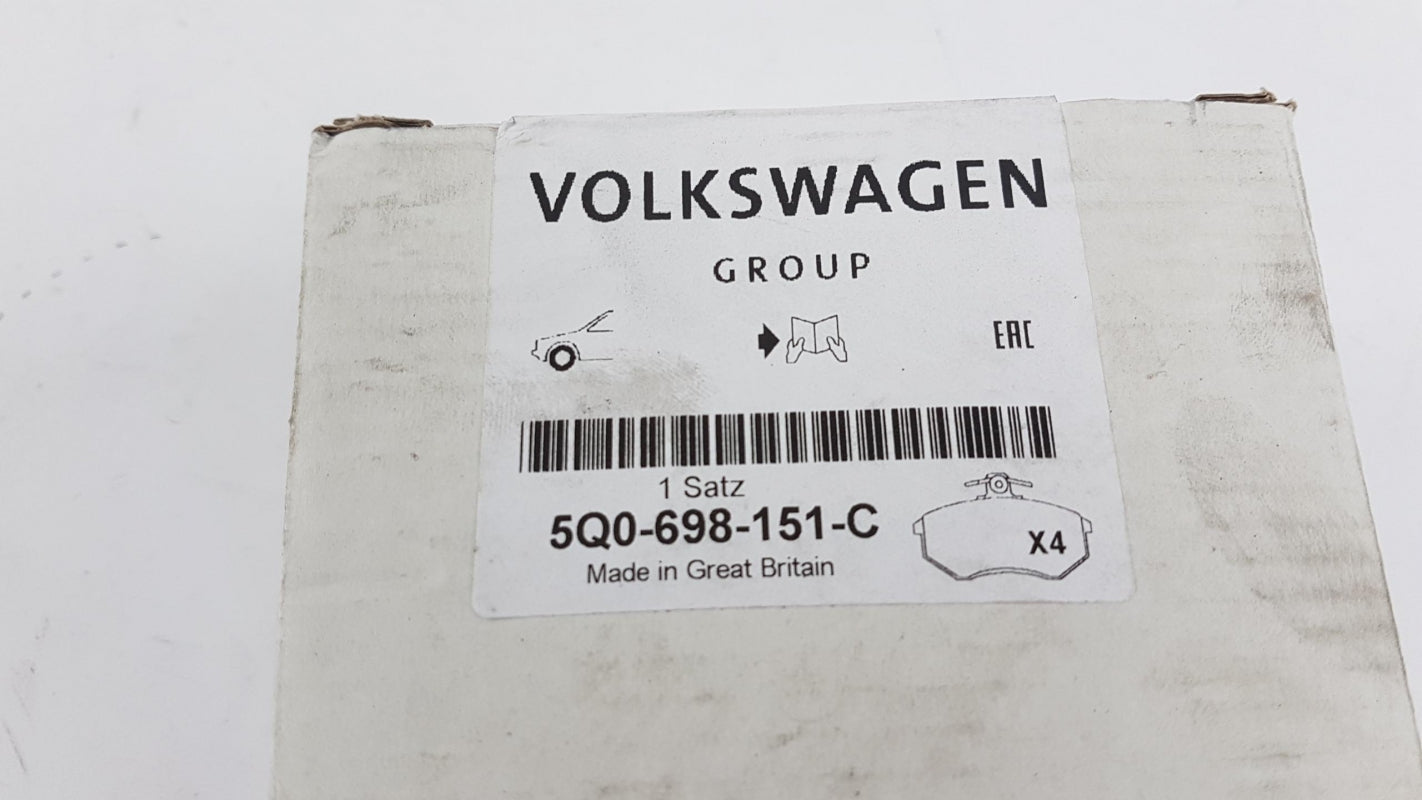 Original OE Volkswagen Bremsensatz 2 Bremsscheiben + 4 Bremsbeläge 8V0698302