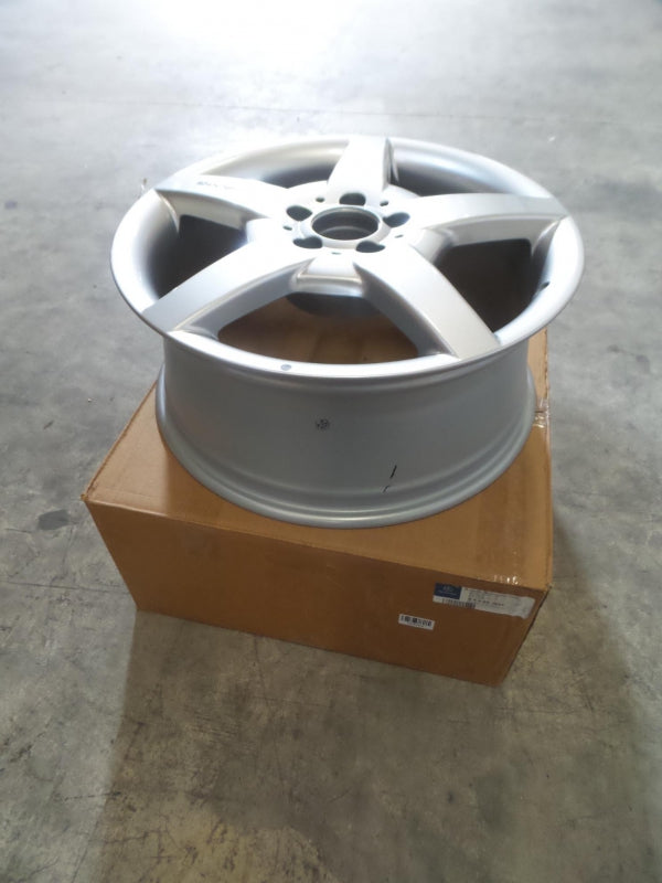 Original MERCEDES-BENZ AMG Alu Felge 7,5X18H2 ET37 titansilber B66031447