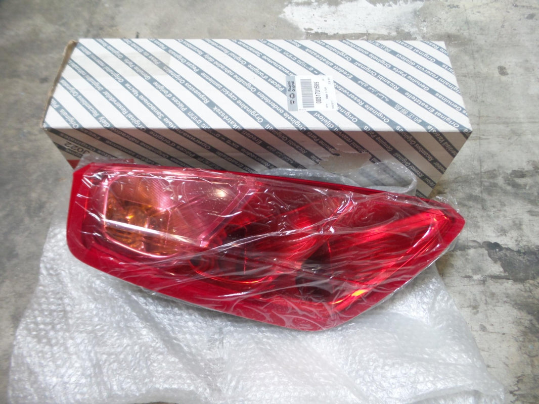 Original FIAT Grande Punto 2Y 4C 3X '05-'13 Heckleuchte Rücklicht links 51701589
