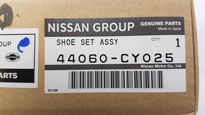 Original OE NISSAN Feststellbremse Bremsbackensatz 44060CY025
