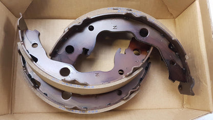 Original OE NISSAN Feststellbremse Bremsbackensatz 44060CY025
