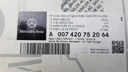 Original OE MERCEDES-BENZ Bremsbeläge A007420752064