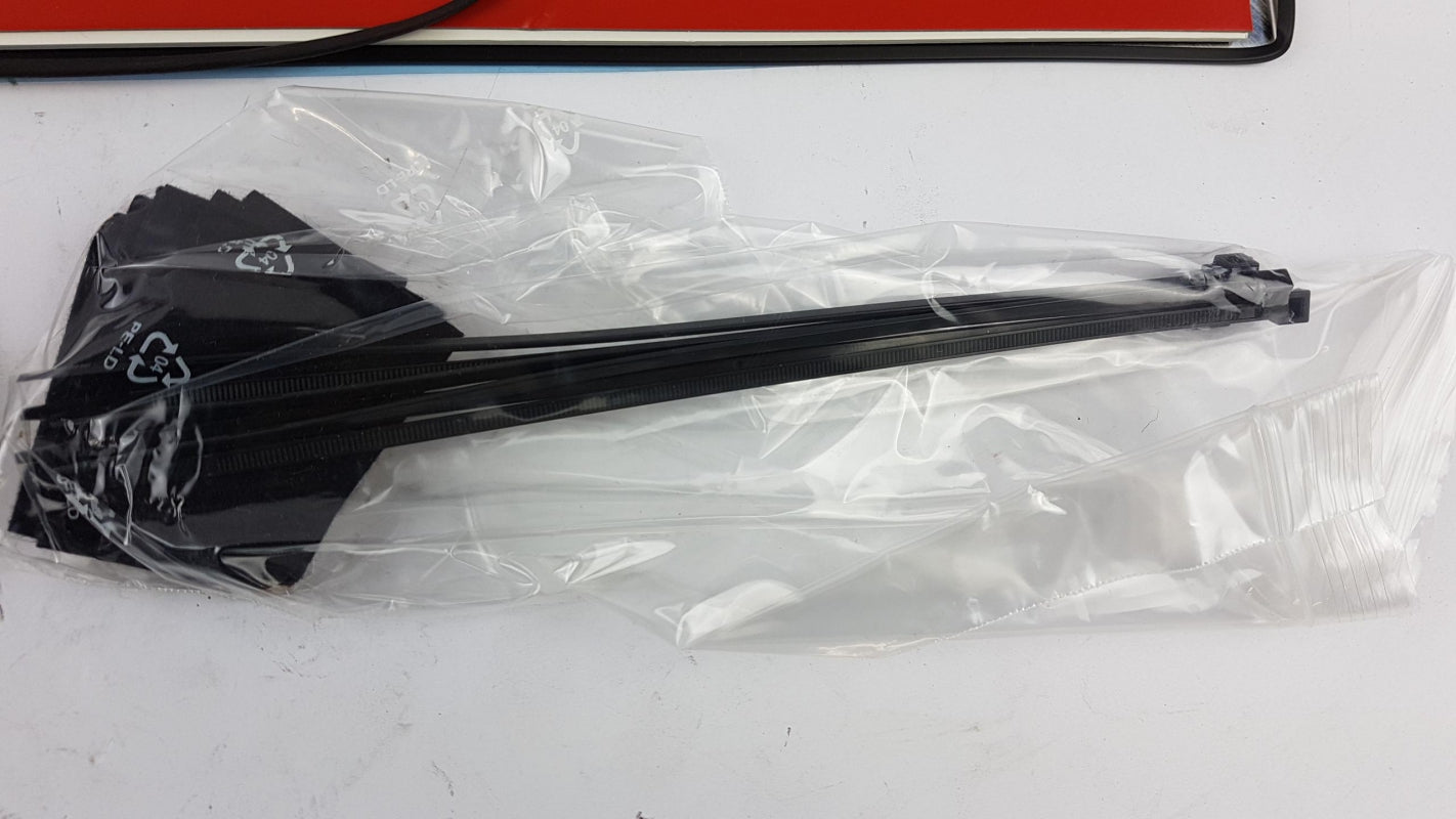 Original NISSAN Navara (D40) LED Einstiegsleisten beleuchtet vorne KE9675X100