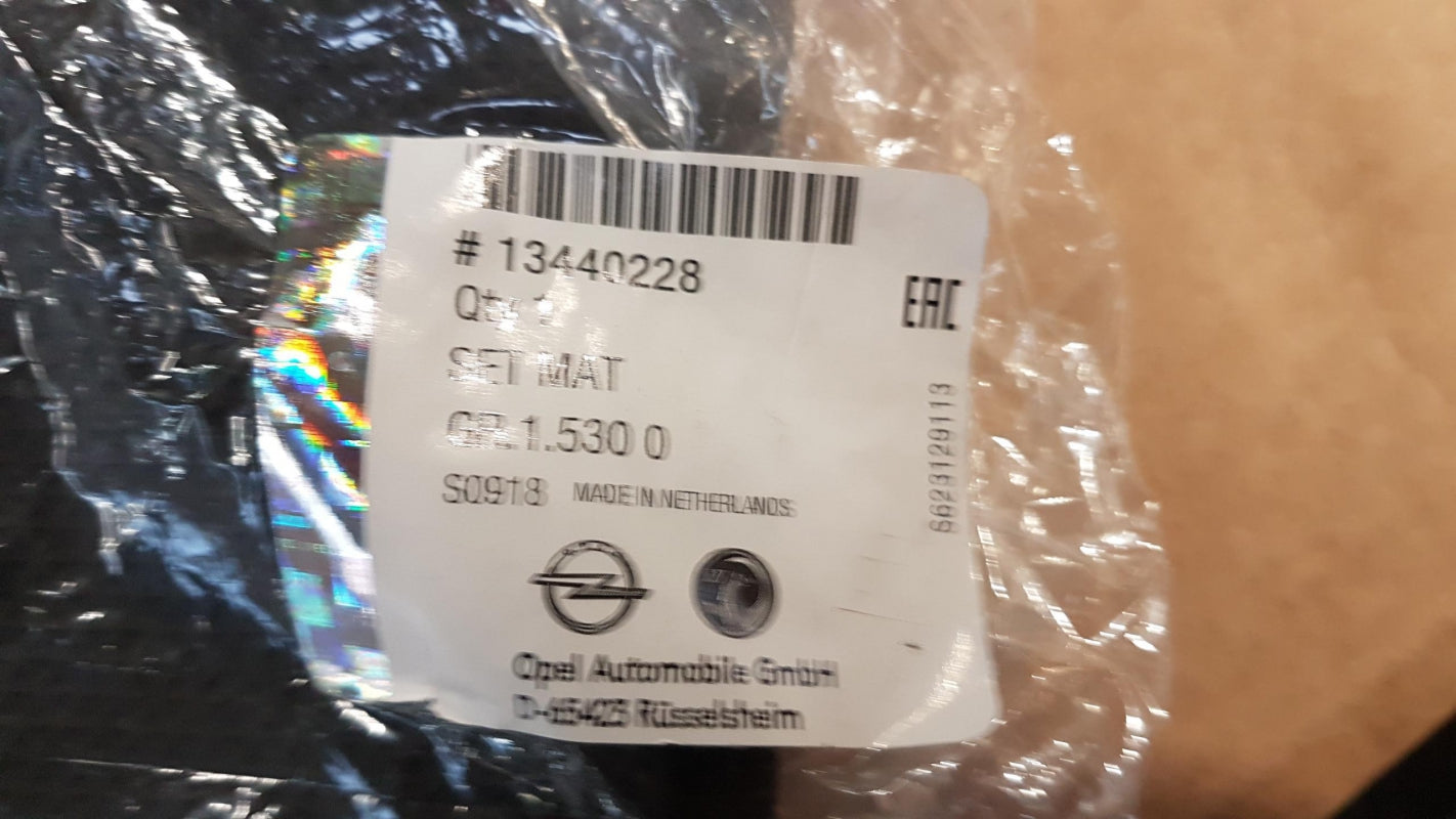 Original OE OPEL Fußmattensatz 13440228