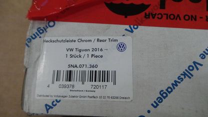 Original OE Volkswagen Heckklappe Zierleiste 5NA071360
