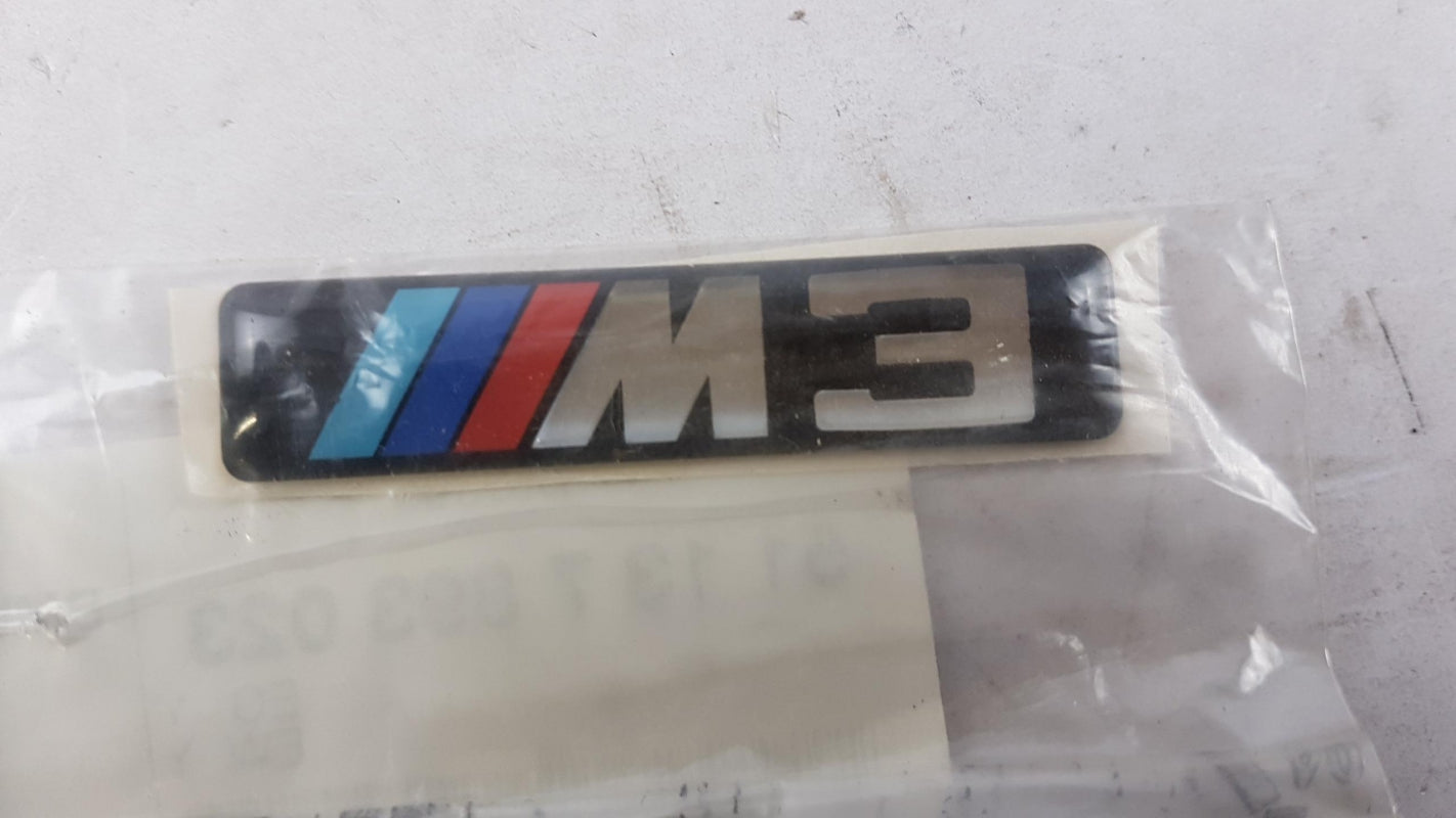 Original BMW 3' E46 Fender Gitter Emblem Logo Plakette -M3- 51137893023