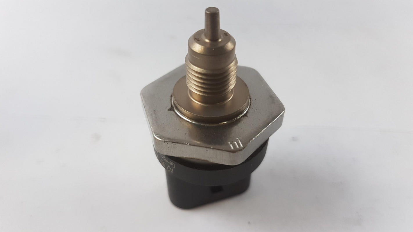 Original OE MERCEDES-BENZ Kraftstofftemperatur Sensor A2789050100