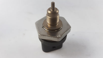 Original OE MERCEDES-BENZ Kraftstofftemperatur Sensor A2789050100
