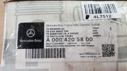 Original OE MERCEDES-BENZ Bremsbeläge A0004205800