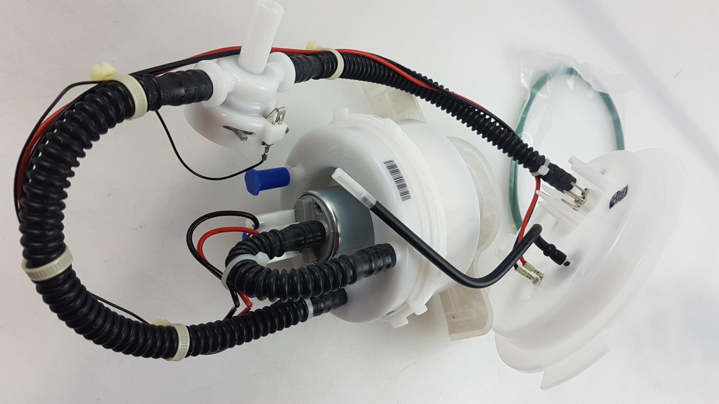 Original BMW 5' F07 F10 F11 6' F06 F12 F13 Kraftstoffpumpe 16117260640