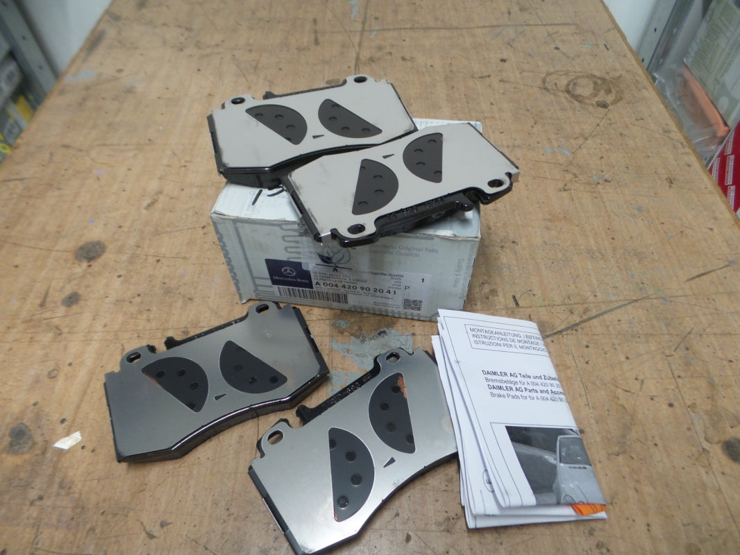 Original OE MERCEDES-BENZ Bremsbeläge A004420902041