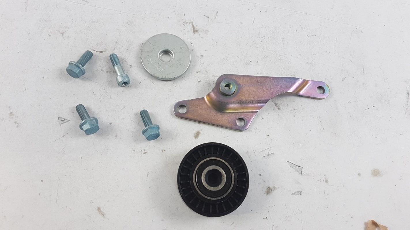 Original MERCEDES-BENZ W168 W414 Vaneo Umlenkrolle Riemenscheibe A6682021119