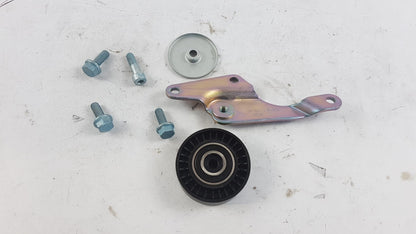 Original MERCEDES-BENZ W168 W414 Vaneo Umlenkrolle Riemenscheibe A6682021119