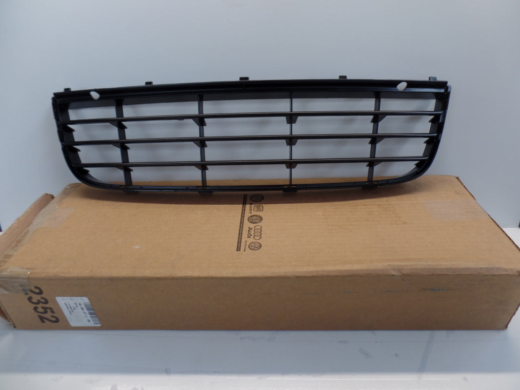 Original VW Golf V Jetta A5 Stoßfänger Lüftungsgitter mitte 1K0853677C9B9