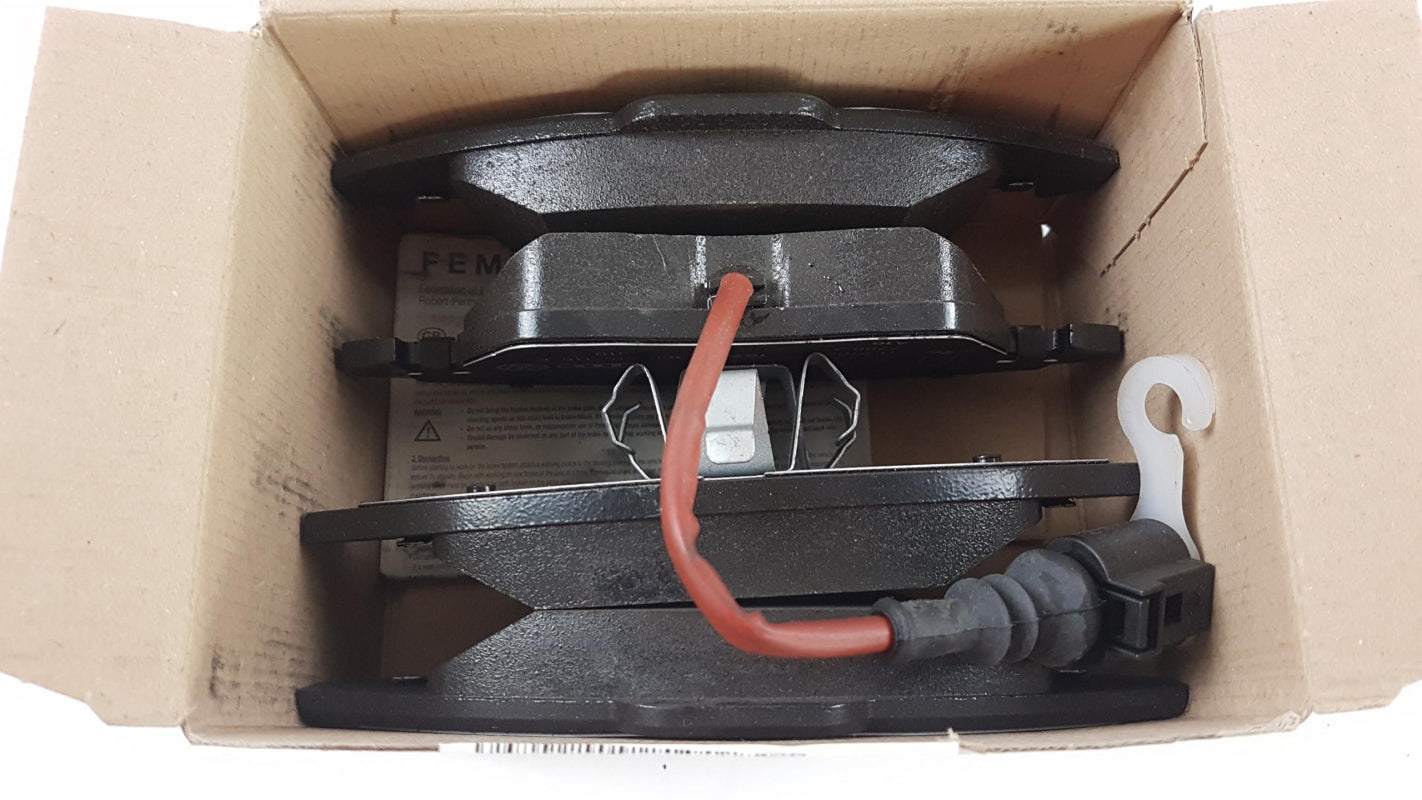 Original AUDI A3 VW Eos CC Golf Touran SKODA Superb Bremsbeläge vorne 3C0698151C