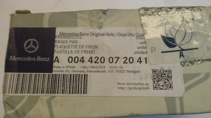 Original MERCEDES-BENZ E-klass W211 S-klass W220 Bremsbeläge vorne A004420072041