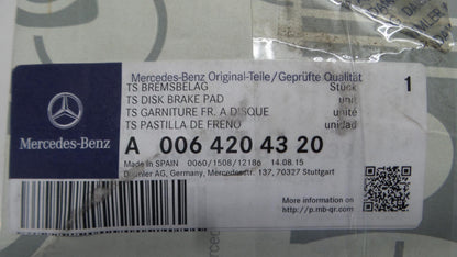 Original MERCEDES-BENZ W639 Vito Viano Bremsbeläge vorne A0064204320