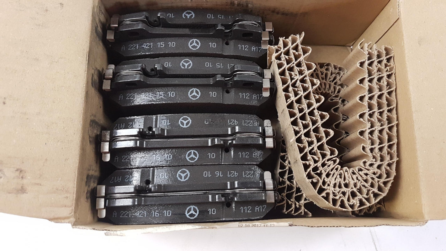 Original MERCEDES-BENZ S-class W221 V221 -2013 Bremsbeläge Vorne A005420602041