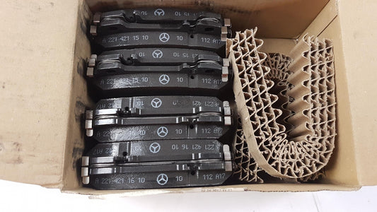 Original MERCEDES-BENZ S-class W221 V221 -2013 Bremsbeläge Vorne A005420602041